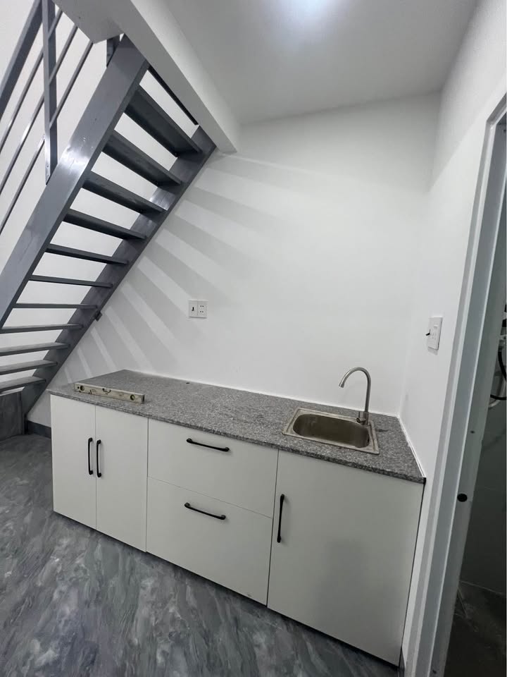 Nhà cho thuê 2 phòng ngủ tại Trần Nhật Duật, 30m² - Giá chỉ 4,5 triệu/tháng!