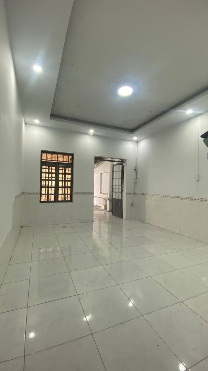 Nhà cho thuê Đường Đông Thành, Dĩ An 150m² giá 4 triệu - Sân đậu ô tô thoải mái!