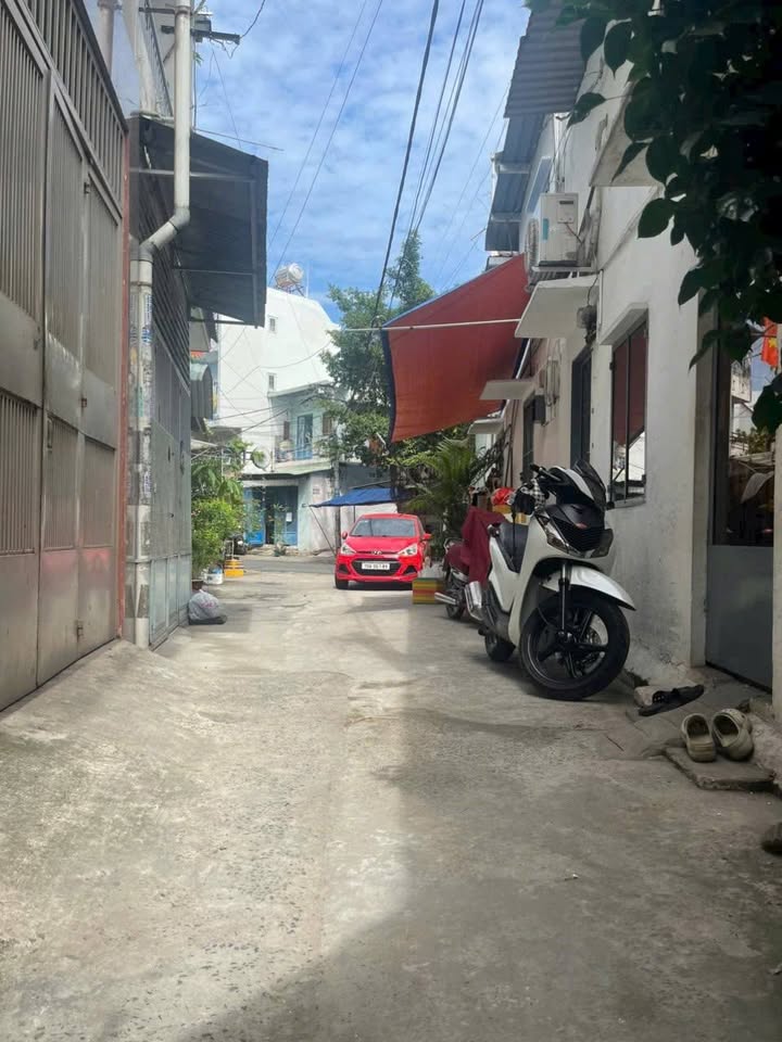 Nhà phố Tân Phú 31m² giá 4.1 tỷ - Vị trí thuận lợi, thương lượng ngay!