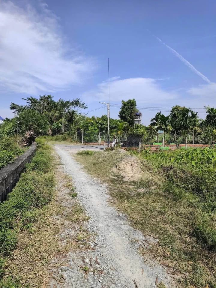 Đất nền mặt tiền bờ kênh Thới Tam Thôn 1200m² giá 4.6 tỷ - Pháp lý sổ đỏ