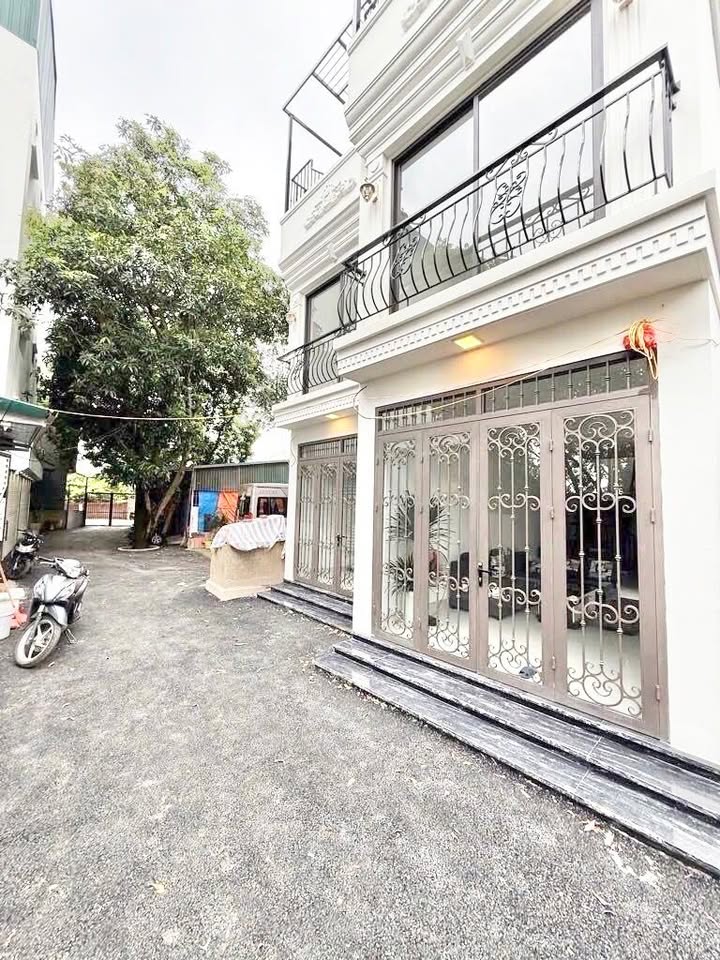 Nhà đẹp Long Biên 35m² giá 4 tỷ - Sẵn sàng giao dịch ngay!