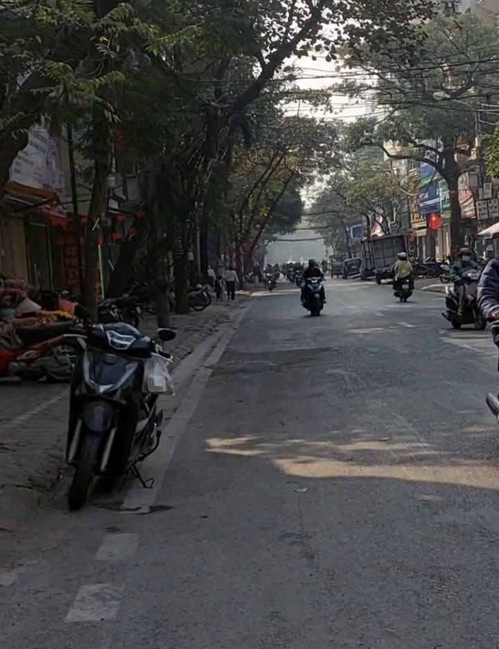 Nhà phố Trần Cung 50m² giá thỏa thuận - Ô tô đỗ cổng, gần phố!