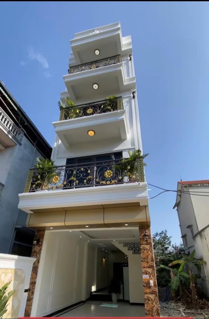 Bán nhà mặt tiền Ngọc Thụy, Long Biên 61m² giá 12 tỷ - Kinh doanh thuận lợi!