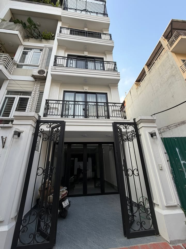 Nhà đẹp phố Hồng Tiến, diện tích 71m² giá 21 tỷ - Khu lõi Bồ Đề hiếm có!