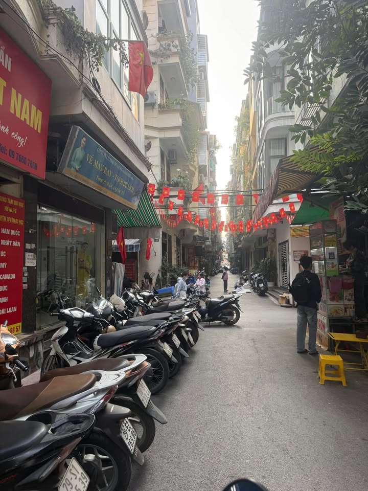 Nhà phố Phan Văn Trường, Cầu Giấy 35m² giá 16 triệu - Phù hợp kinh doanh đa dạng!