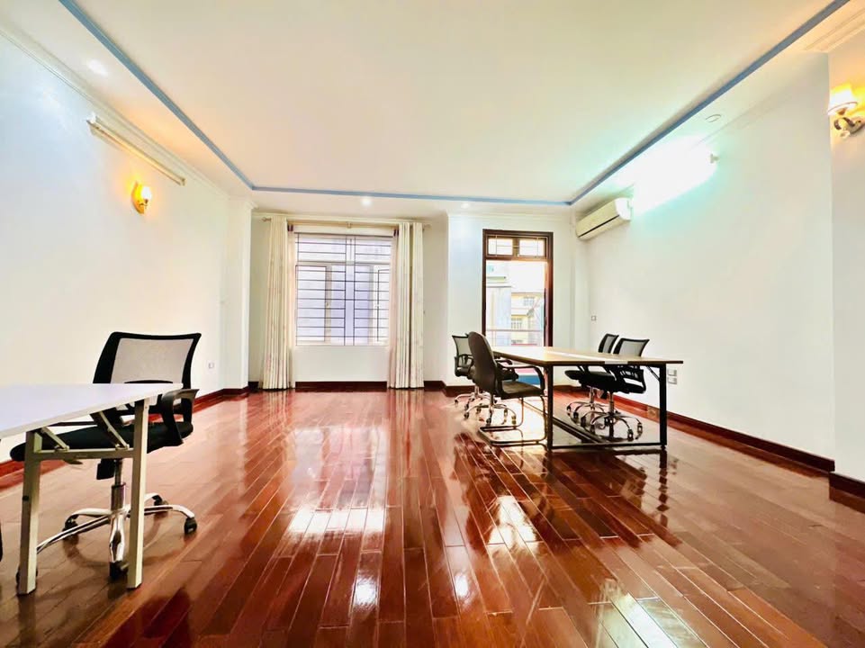 Văn phòng 35m² Phố Hoàng Ngân giá 6 triệu - Sẵn sàng vào làm ngay!
