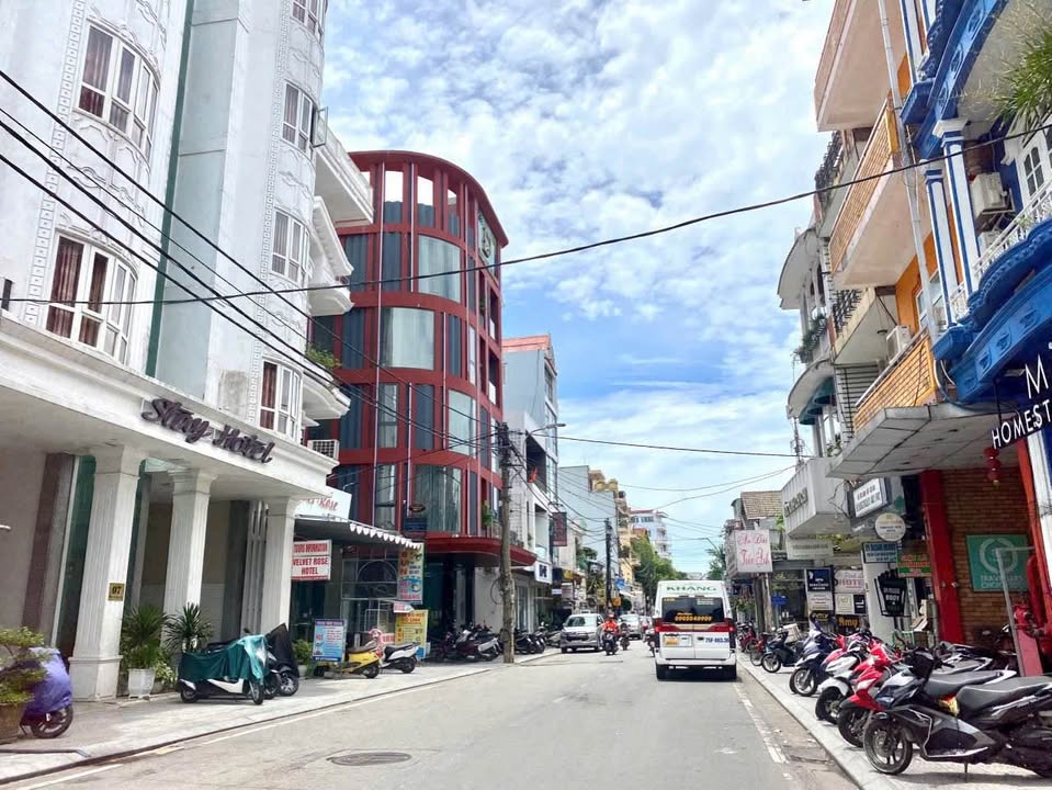 Nhà mặt tiền Nguyễn Công Trứ, Huế 77m² giá 12.5 tỷ - Kinh doanh sầm uất!