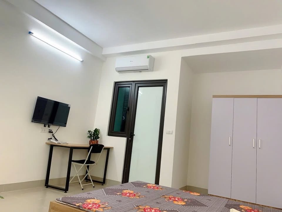 Cho thuê phòng 127B Dương Quảng Hàm 30m² giá 5,5 triệu - Studio thoáng mát, an ninh 24/7!