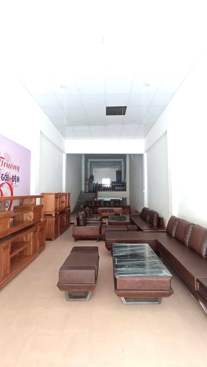 Nhà mặt đường Nguyễn Thái Học, TP Hà Giang - Diện tích tuyệt vời cho thuê kinh doanh!