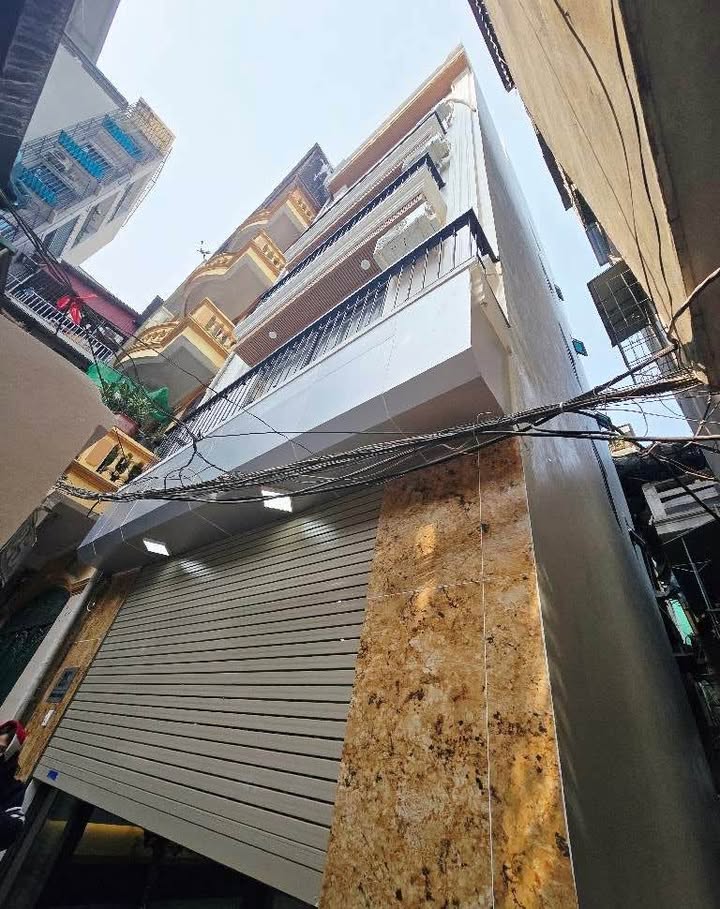 Nhà riêng Cầu Giấy 42m² giá 11 tỷ - Ô tô vào tận nhà, sẵn sàng ở ngay!