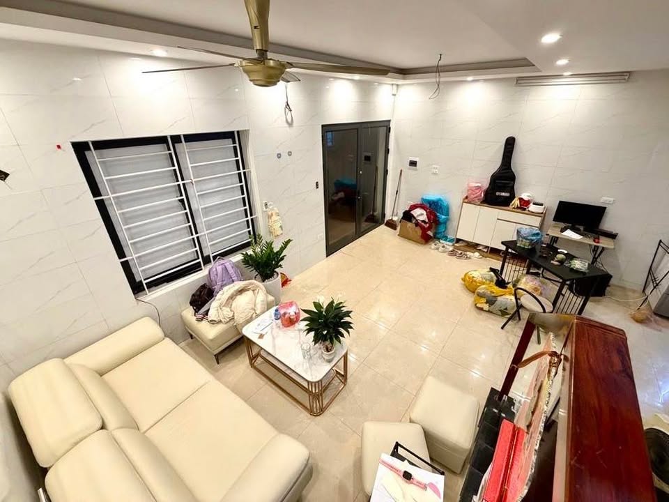 Căn hộ Trích Sài 40m² giá 2.x tỷ - Sổ đỏ chính chủ, nhà đẹp ở ngay!