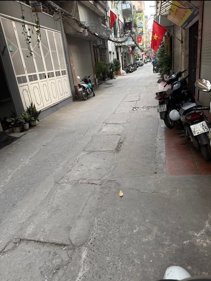 Nhà đẹp Hoàng Mai 45m² giá 10.2 tỷ - Ô tô vào nhà, kinh doanh thuận lợi!