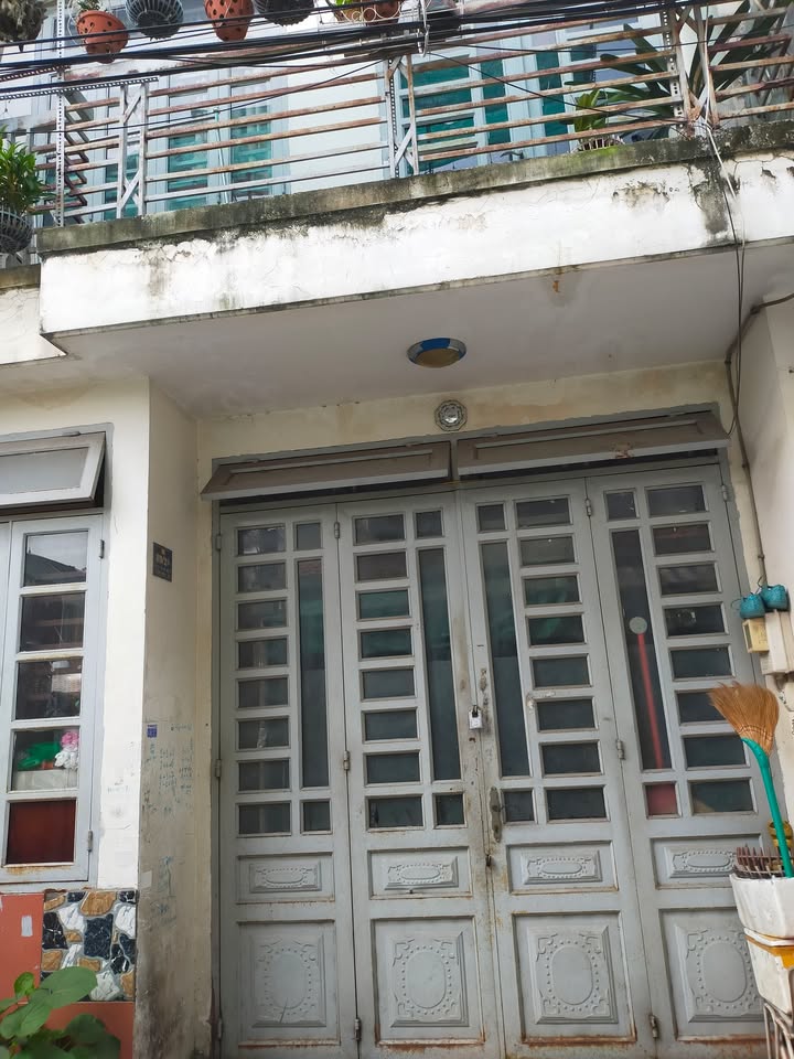 Nhà phố Trung Chánh, Hóc Môn 25m² giá 1.65 tỷ - Sổ hồng chính chủ, vào ở ngay!