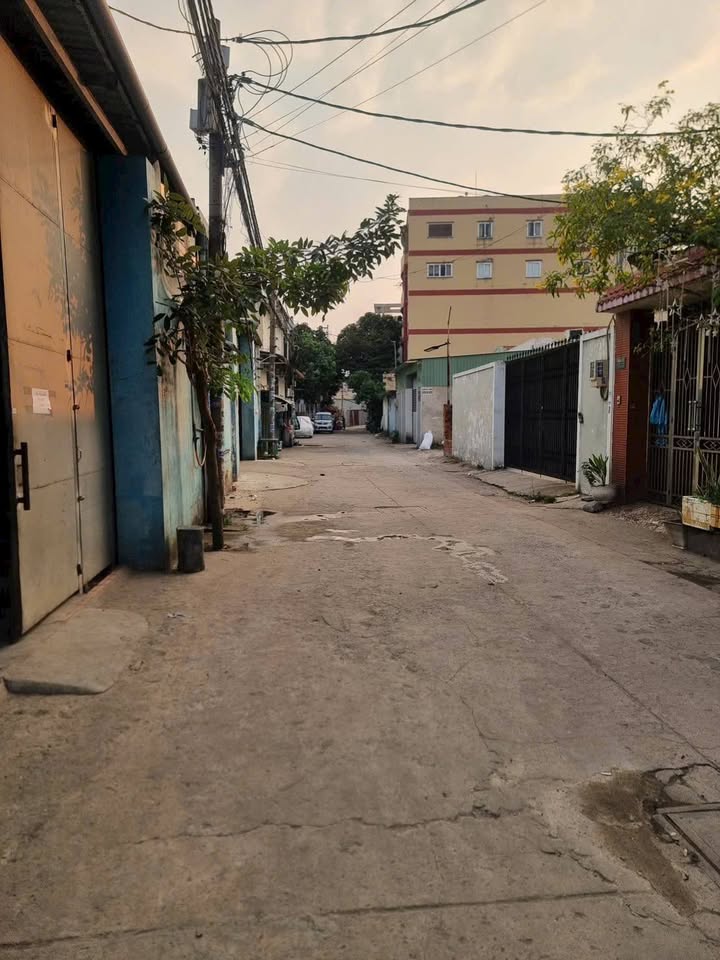 Nhà 4 tầng Trung Chánh, Hóc Môn 100m² giá 5.2 tỷ - Đầu tư sinh lời ngay!