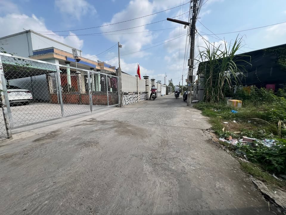 Nhà phường 5 Gò Công 165m² giá 2 tỷ - Sổ hồng riêng, khu an ninh