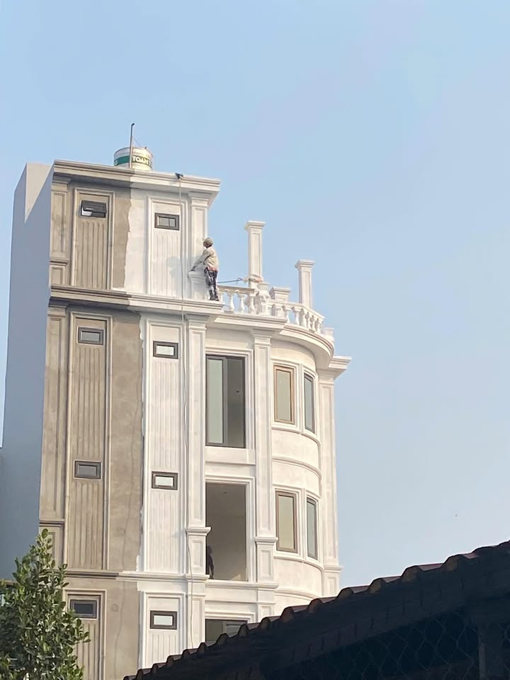 Nhà 5 tầng lô góc Di Trạch 170m² giá 7.2 tỷ - Thiết kế tân cổ điển sang trọng!