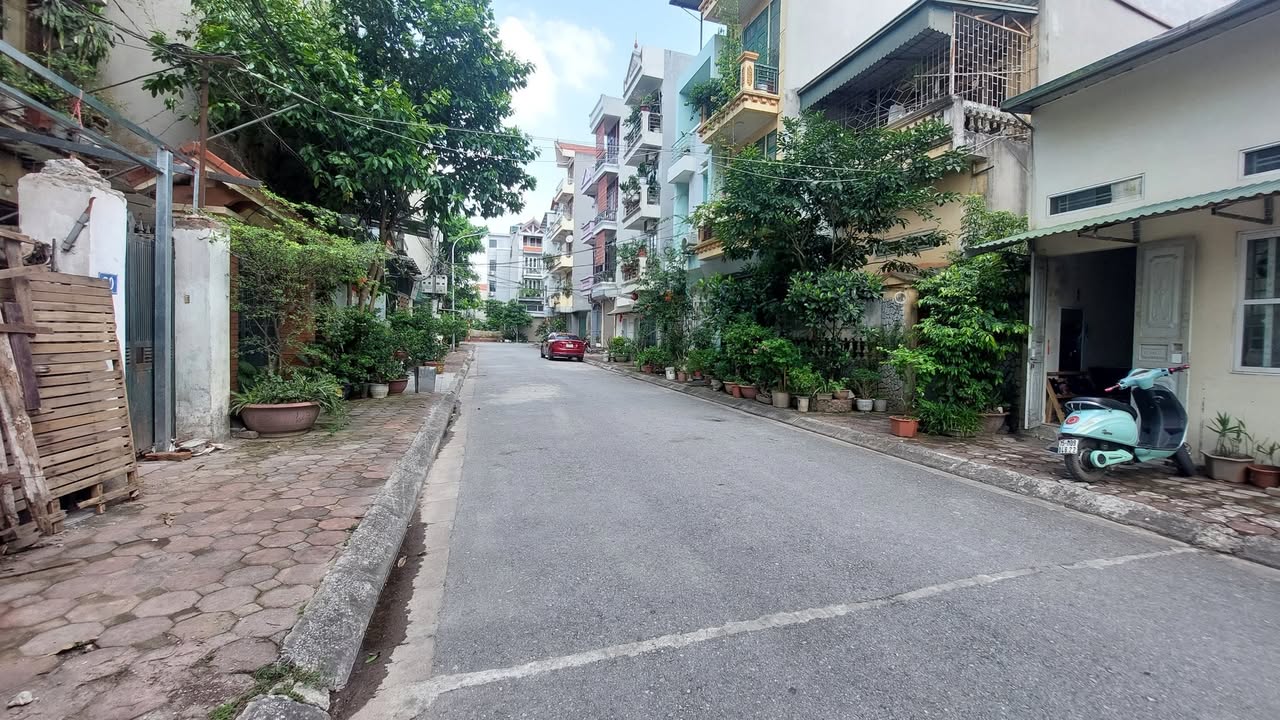 Đất phân lô Phường Ngọc Thụy, Quận Long Biên 80m² - Kinh doanh sầm uất, view công viên đẹp!