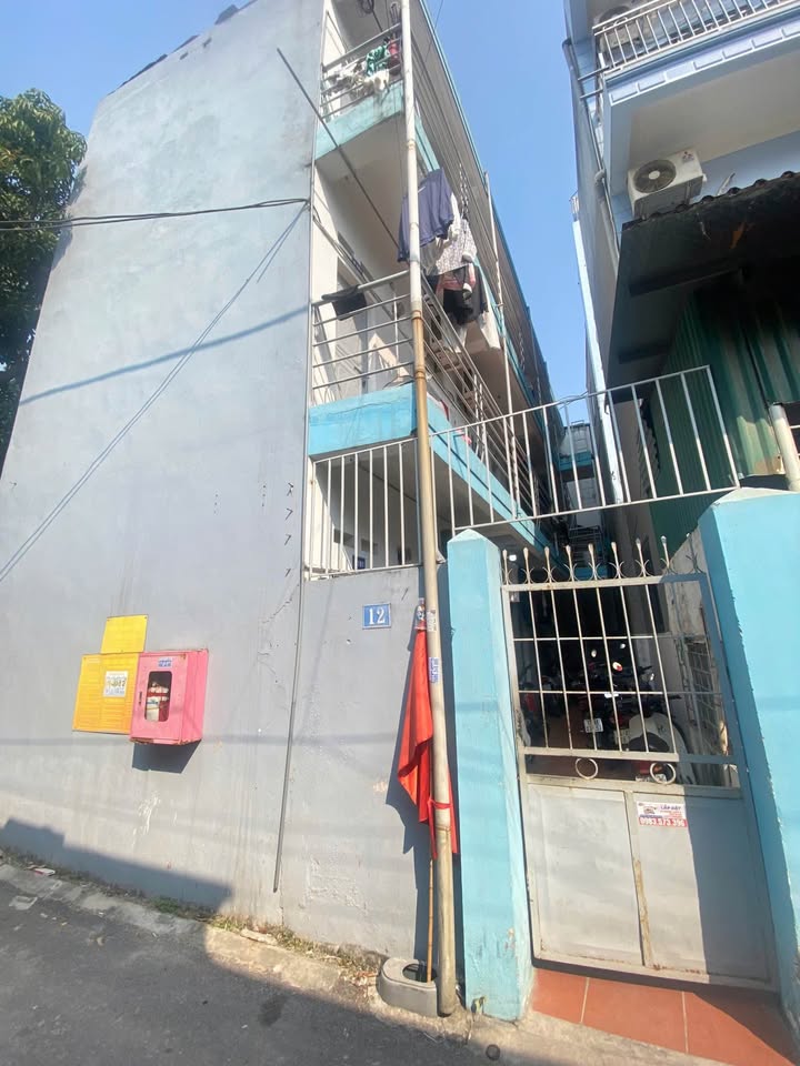 Nhà 3 tầng phố Thành Trung, Trâu Quỳ 79m² giá 12.x tỷ - Đầu tư sinh lời hấp dẫn!