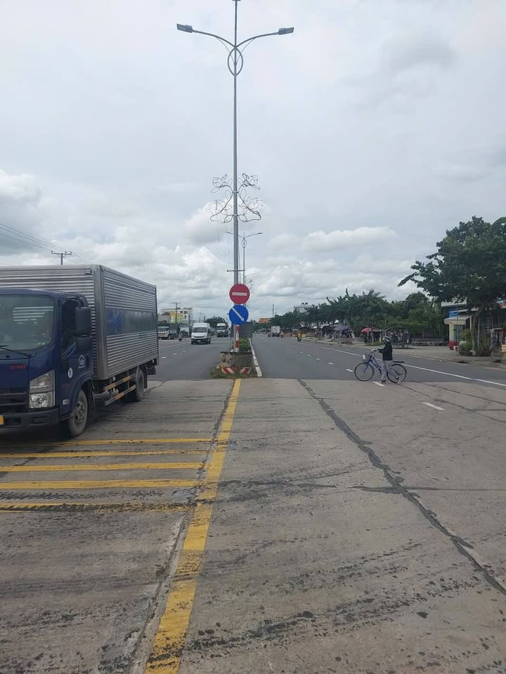 Đất nền Quốc lộ 60, Châu Thành, 1000m² giá 12 tỷ - Kinh doanh đa ngành nghề!