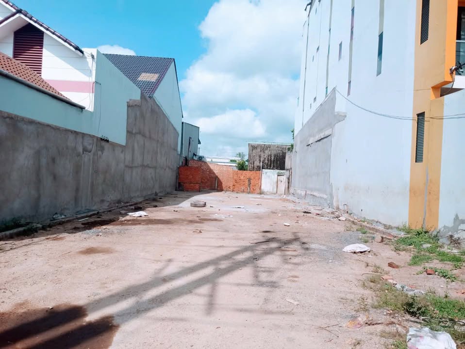 Cho thuê mặt bằng 300m² tại tuyến tránh Long Xuyên - Thích hợp làm kho, bãi xe, quán ăn!