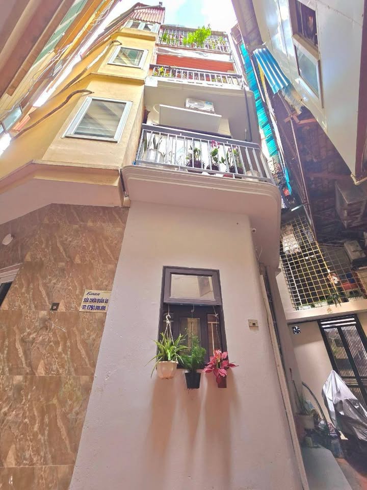 Nhà riêng Quán Thánh 17m² giá 6 tỷ - Lô góc thoáng mát, gần Hồ Tây!