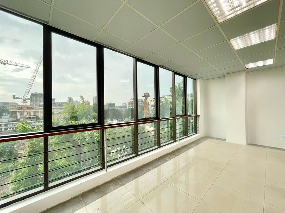 Cho thuê văn phòng Trần Hưng Đạo, Hoàn Kiếm 120m² chỉ từ 25 triệu/tháng - Mặt phố sầm uất!