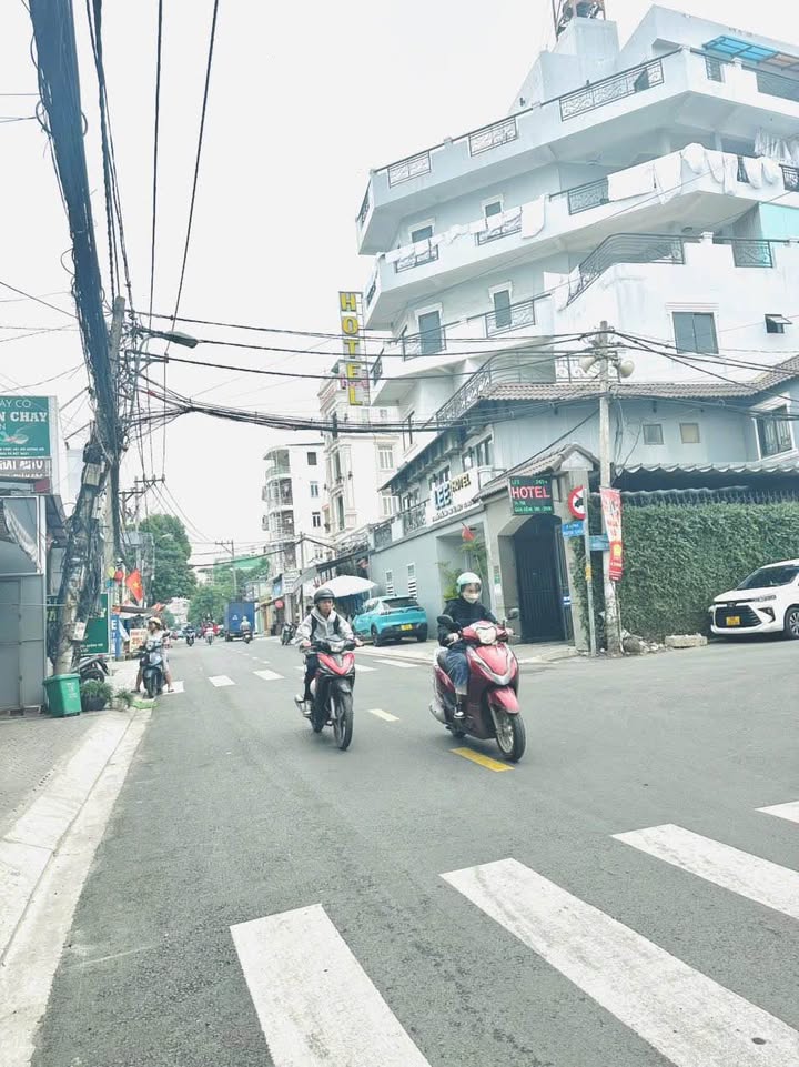 Nhà 3 Tầng Mặt Tiền Đường Nguyễn Tuyển, Bình Trưng Tây, Thủ Đức - Diện tích 220m² - Đầu tư sinh lời chắc chắn!