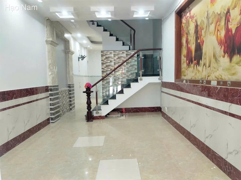Nhà cho thuê hẻm xe hơi Tân Chánh Hiệp, Quận 12, 60m² giá 10 triệu - Phù hợp cho gia đình và văn phòng!