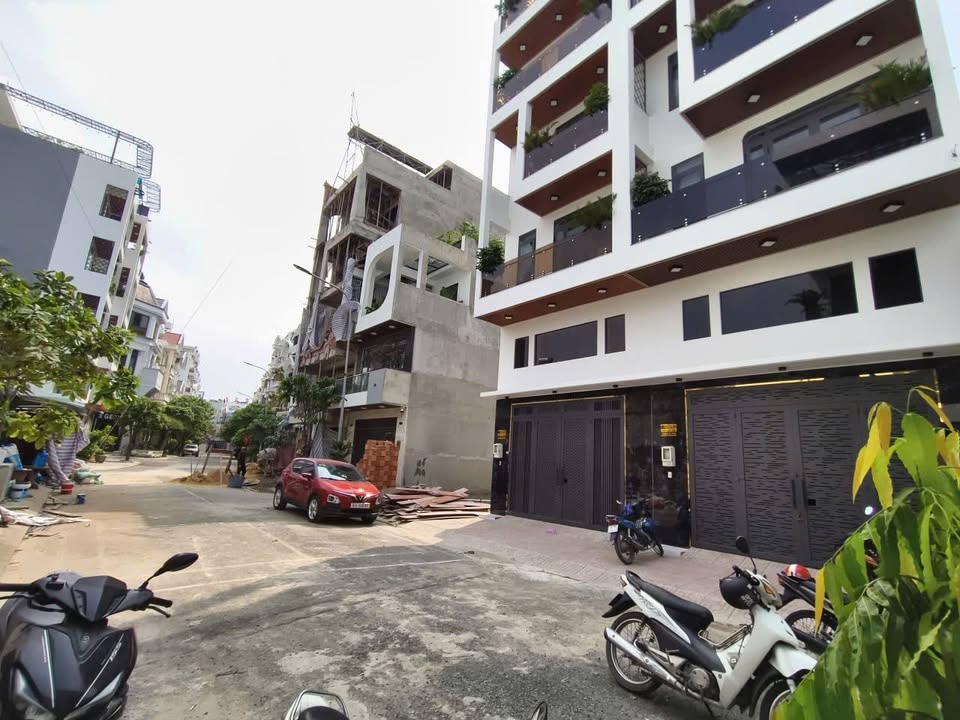 Biệt thự mini 5 tầng Tân Chánh Hiệp 82m² giá 11.45 tỷ - Nội thất cao cấp, thang máy hiện đại!