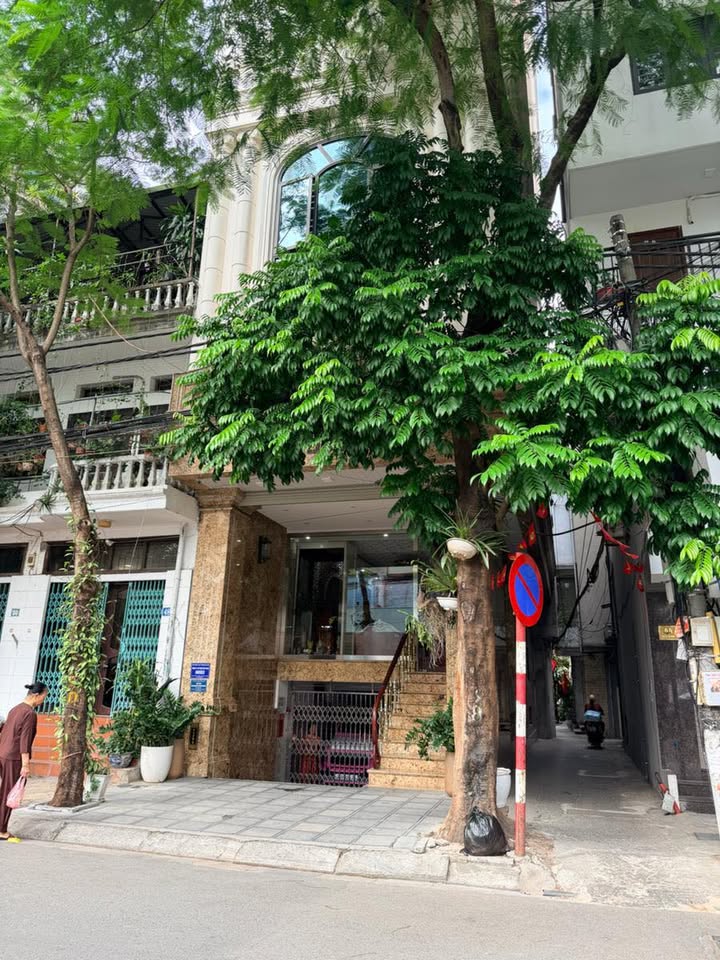 Nhà mặt phố Cầu Giấy 110m² giá 54 tỷ - Kinh doanh đỉnh cao!