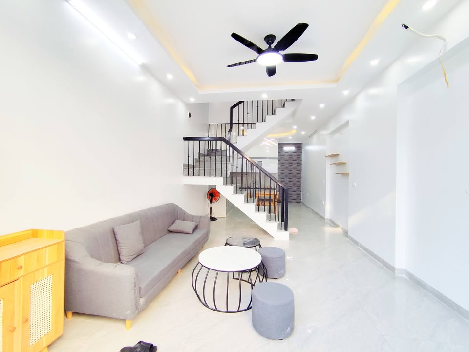 Nhà phố Đường Hồ Sen, Hải Phòng 50m² giá 3.25 tỷ - Chính chủ, 3 tầng kiên cố!