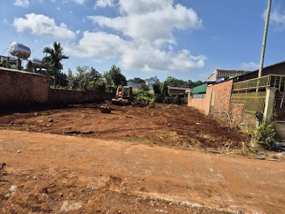 Đất nền 299m² tại Buôn Hồ, Đắk Lắk - Gần chợ mới, giá chỉ 4.095 tỷ!