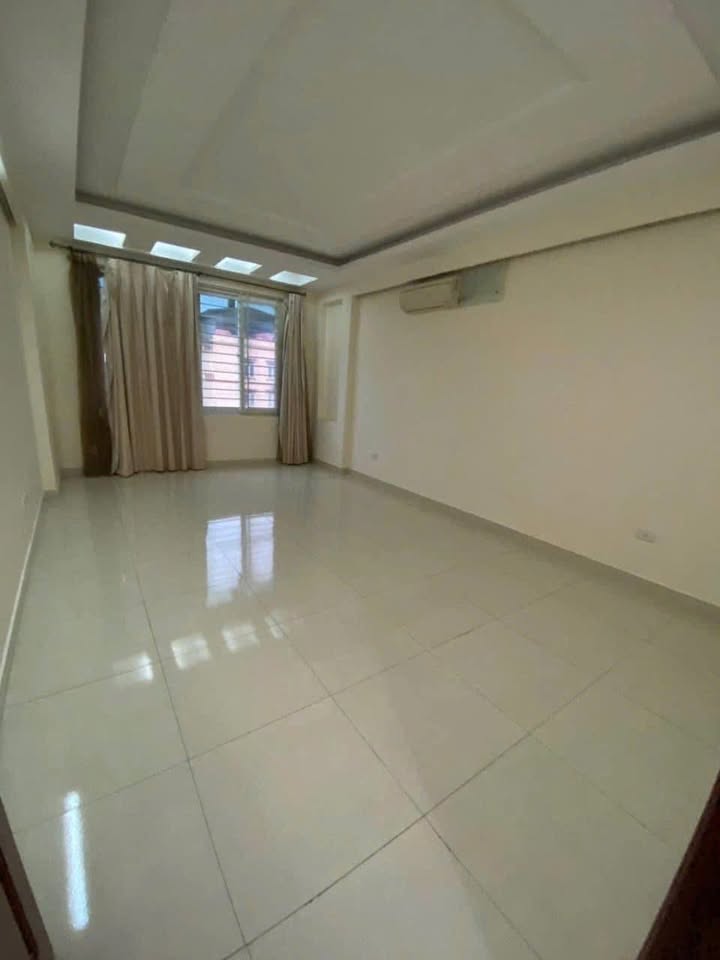 Nhà phố Hạ Yên 150m² giá 12 triệu - Kinh doanh thuận lợi, đầy đủ tiện nghi!