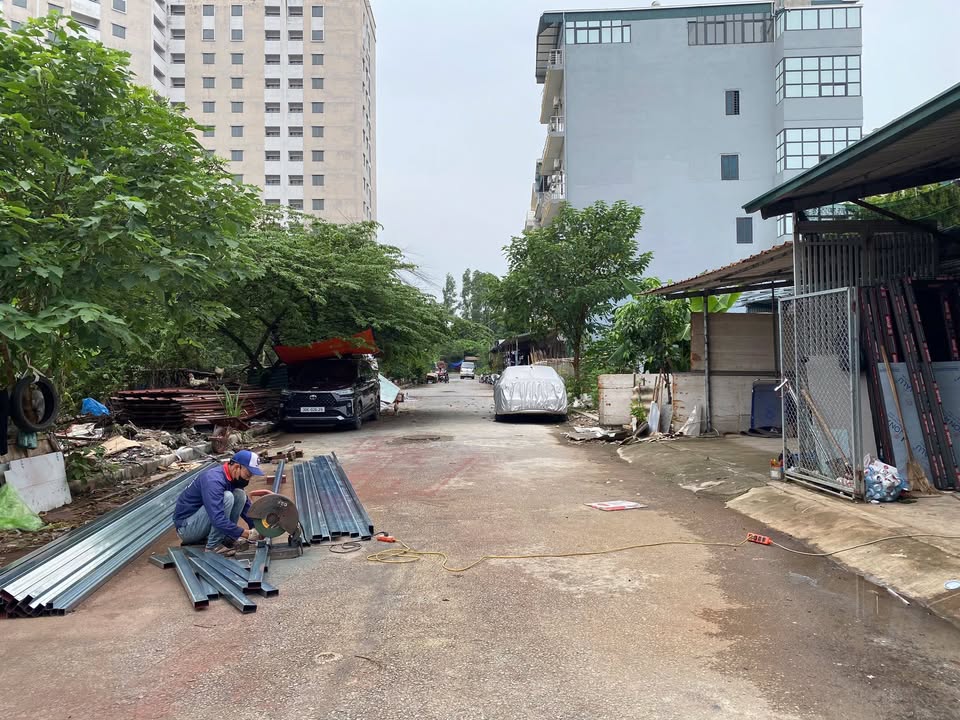 Nhà cho thuê ngõ 587 Tam Trinh 100m² giá 6.5 triệu - Ô tô đỗ cửa, không gian rộng rãi!