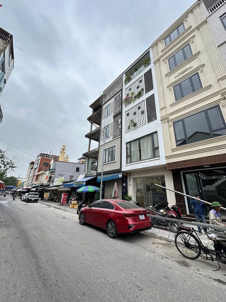 Nhà mặt đường Nguyễn Khuyến 85m² giá 19.9 tỷ - Kinh doanh sầm uất