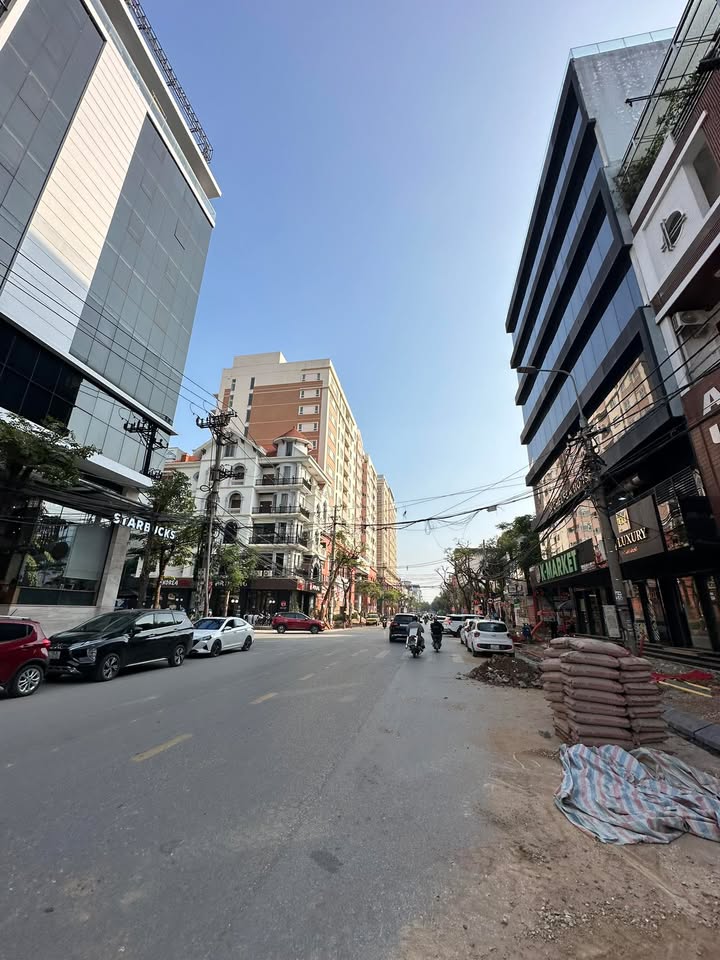 Nhà lô góc 2 mặt tiền đường Văn Cao, 250m² giá 200 triệu - Kinh doanh đắc địa!