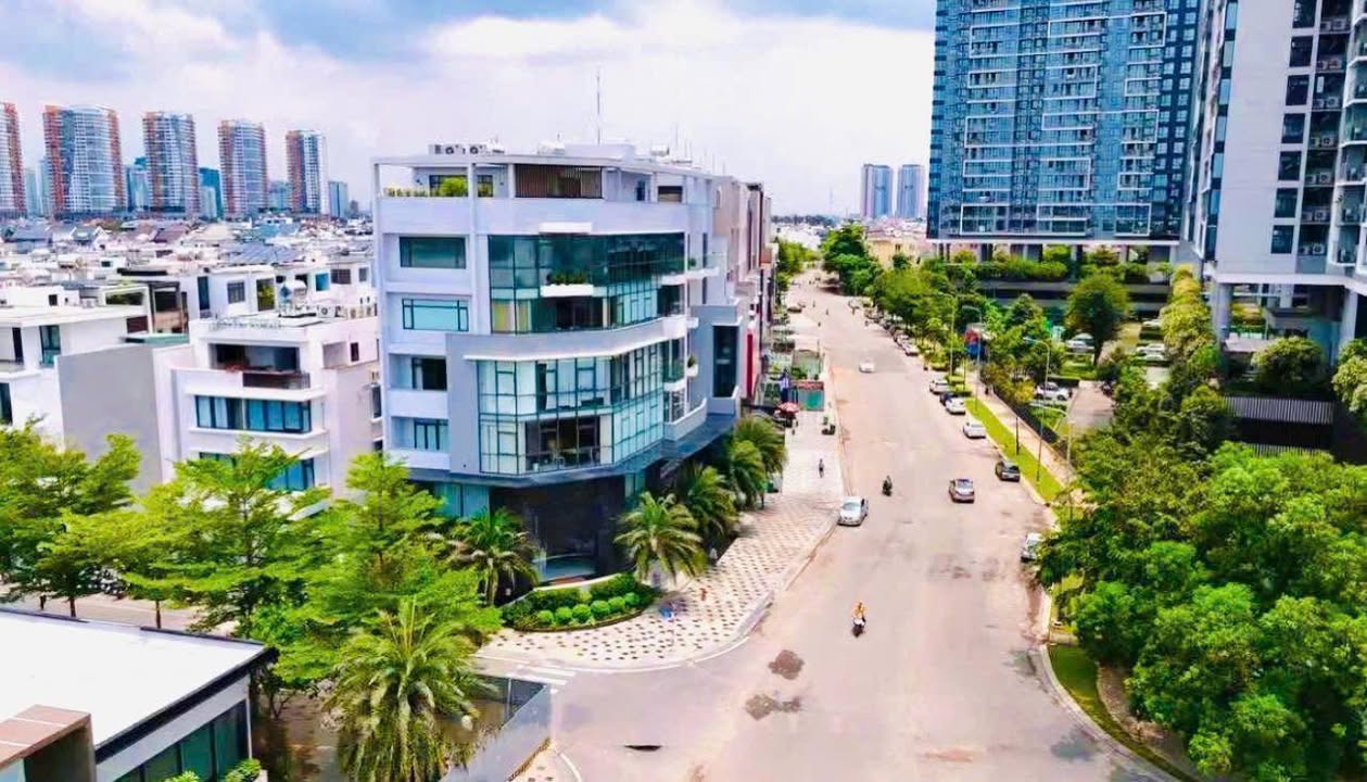 Townhouse góc 2 mặt tiền Bát Nàn, Thủ Đức 569m² giá 300 tỷ - View sông Sài Gòn trực diện!