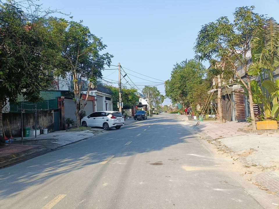 Nhà phố lối 3 Nguyễn Xí, 136m² giá 5 tỷ - Khu dân cư sang trọng