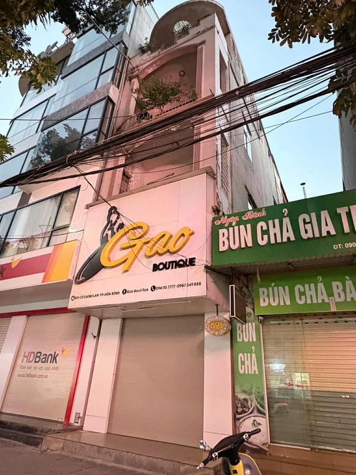 Nhà cho thuê tại 591 Cù Chính Lan, 4 phòng ngủ, giá 10 triệu - Full nội thất tiện nghi!