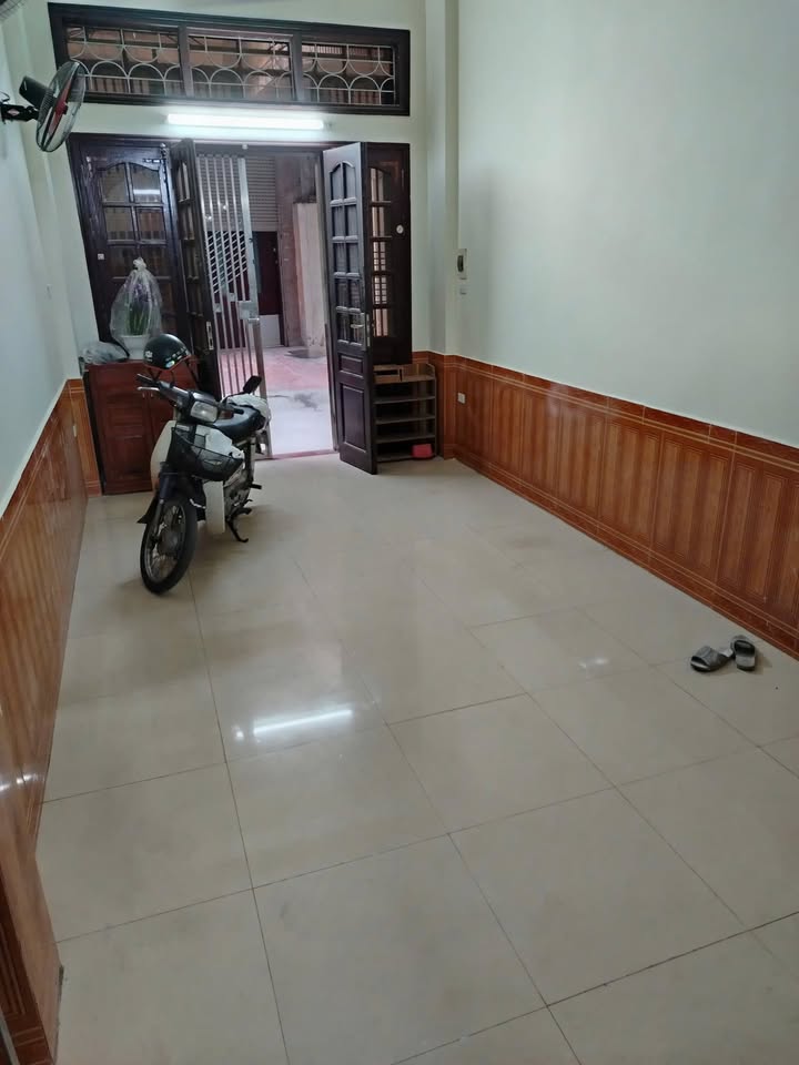 Nhà nguyên căn cho thuê tại 295 Bùi Xương Trạch, Thanh Xuân - 50m², 4 phòng ngủ, phù hợp làm văn phòng!