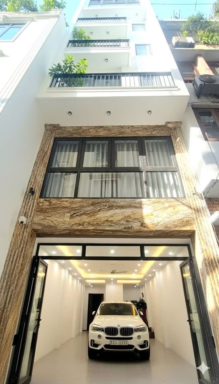 FrontHouse Nguyễn Văn Cừ 45m² giá 17 tỷ - Vị trí đắc địa, thanh khoản cao!