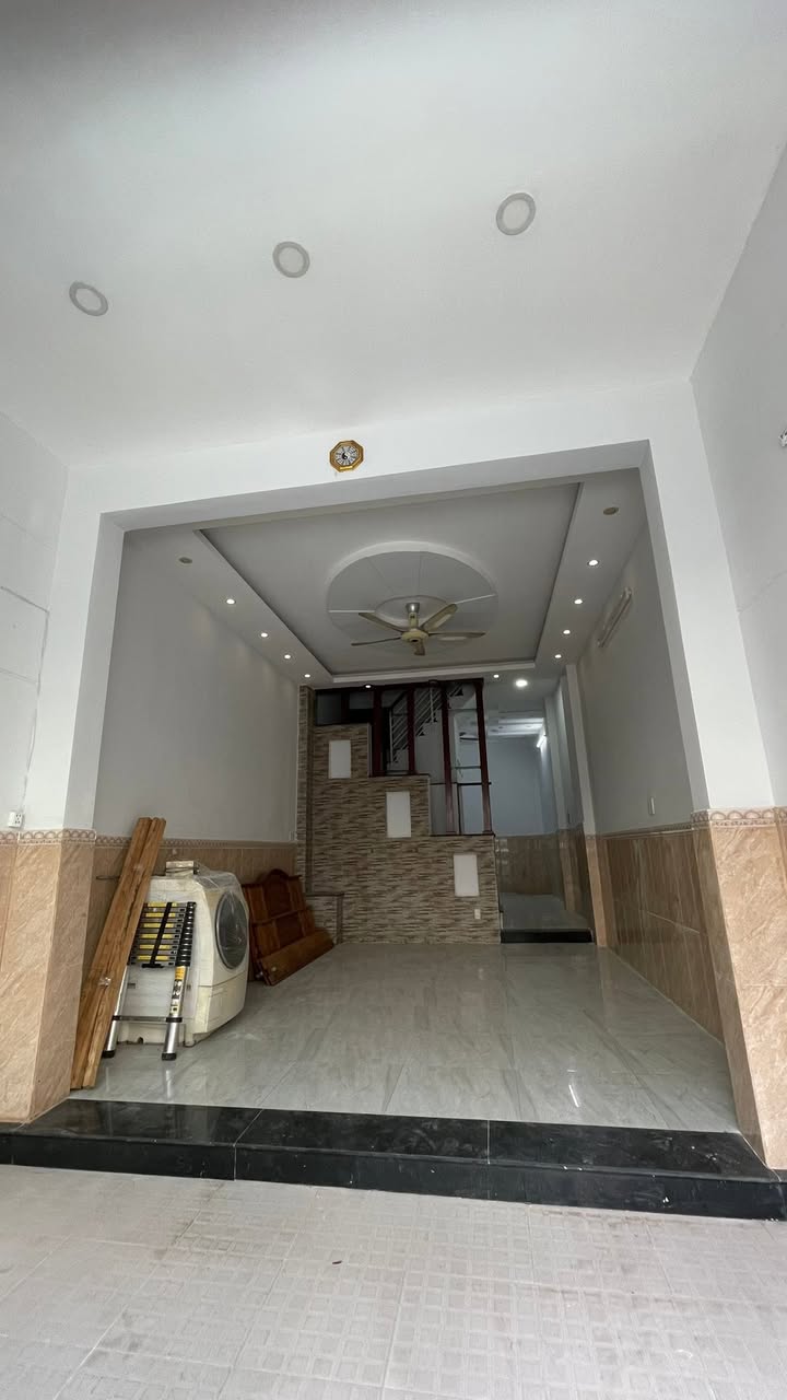 Nhà nguyên căn cho thuê tại đường xe tải, Tân Bình - 60m² giá 18 triệu/tháng - Phù hợp làm văn phòng, kinh doanh!