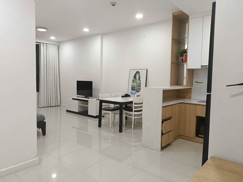 Căn hộ ICON 56 Quận 4 80m² giá 18 triệu - Nội thất đầy đủ, tiện ích đa dạng!