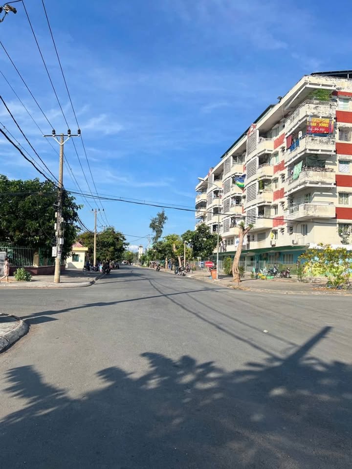 Đất Hẻm 512 Nguyễn Văn Tạo 200m² giá 6.4 tỷ - Cơ hội đầu tư tuyệt vời!