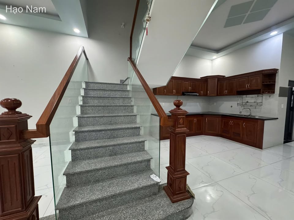 Nhà cho thuê mặt tiền đường Song Hành, Quận 12 - Diện tích 110m², giá 10 triệu/tháng - Phù hợp cho gia đình và văn phòng!