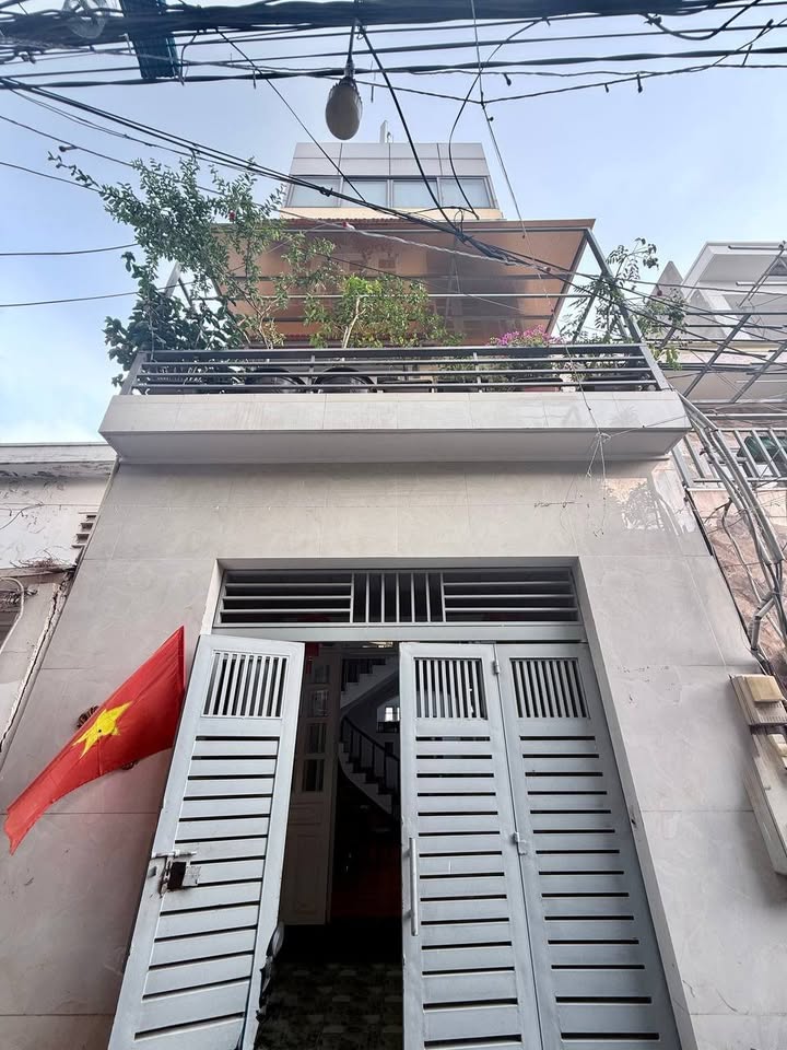 Nhà phố Thảo Điền 60m² giá 13.7 tỷ - Phù hợp gia đình nhiều thế hệ!