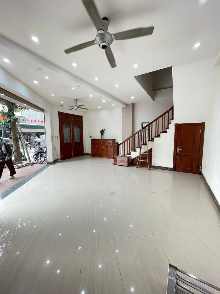 Nhà lô góc cho thuê tại Vạn Phúc 50m² - Thiết kế hiện đại, tiện nghi đầy đủ!