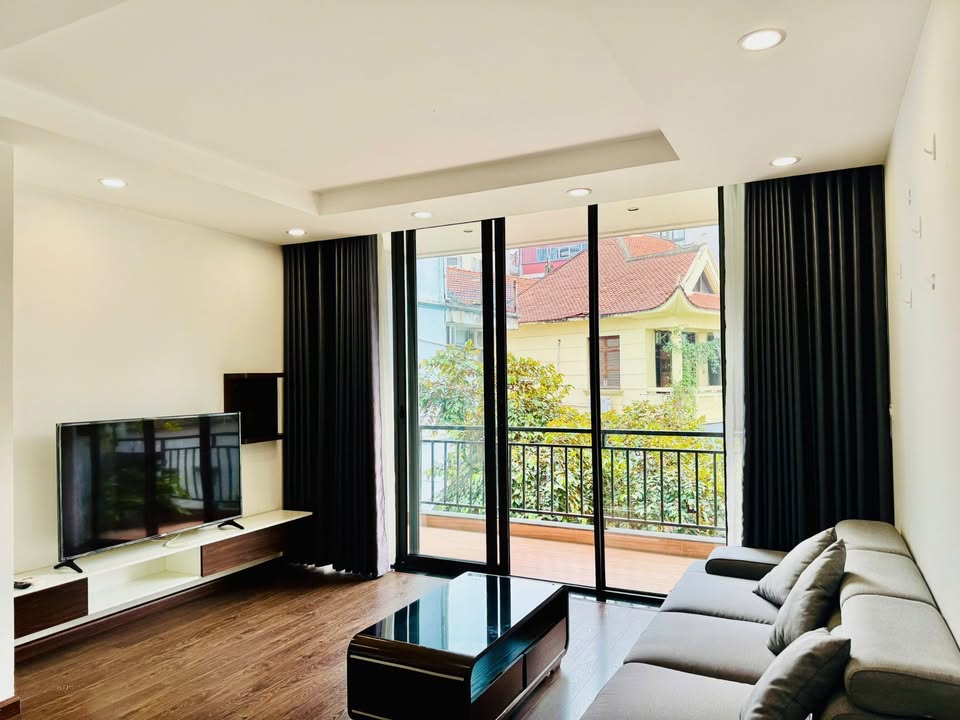 Căn hộ cho thuê 2 phòng ngủ Đặng Thai Mai 100m² - Thiết kế hiện đại, sẵn sàng vào ở!