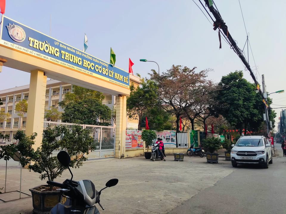 Nhà 5 tầng Tây Mỗ, Nam Từ Liêm 200m² giá 6.4 tỷ - Ô tô đỗ cổng, gần trường học!