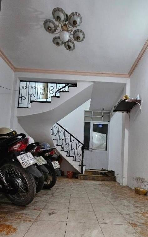 Nhà phố Trần Khát Chân 32m² giá 8.45 tỷ - Ngõ thông tứ tung, thoáng sáng!